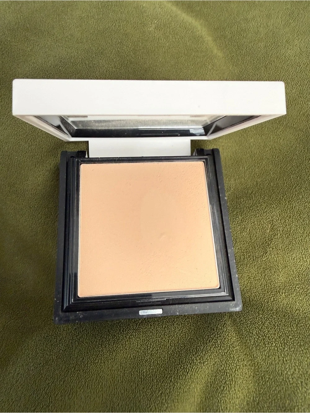 Benefit Hello Flawless Powder Compacts - champagne, ivory